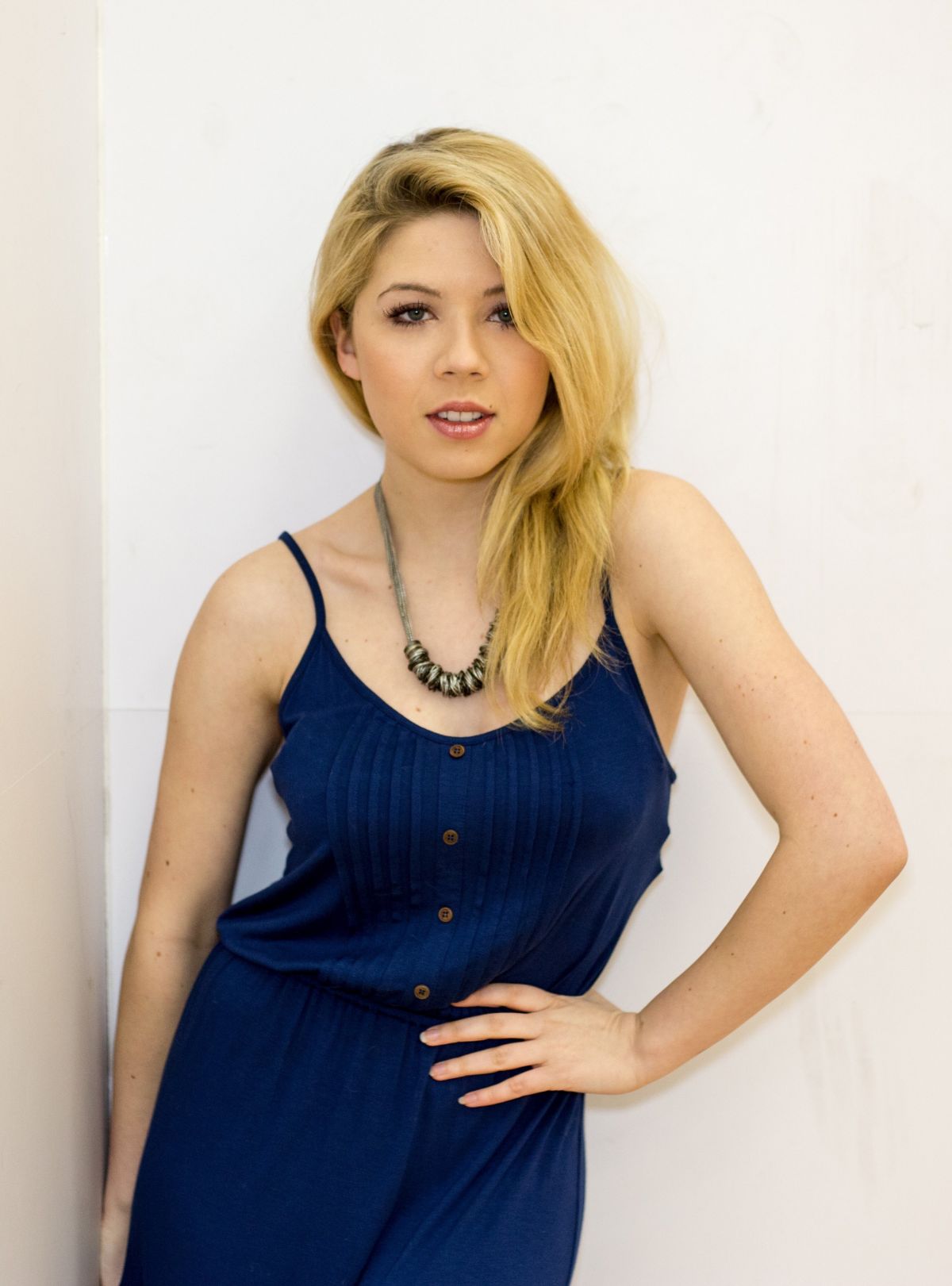 Jennette McCurdy Hot & Sexy Pics, Photoshoots